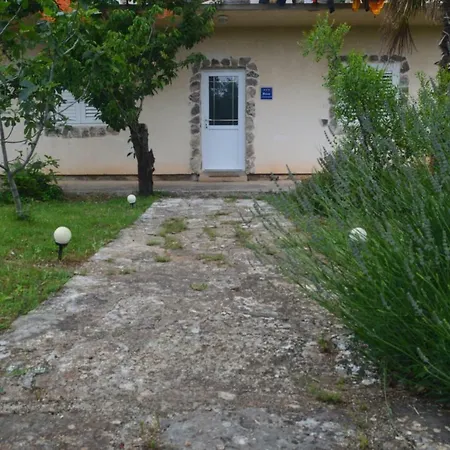 Kod Skilje Apartment Kaprije